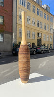 Flot gulv vase / bord vase i keramik/ler med flet detaljer