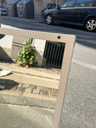 Vintage hvidmalet spejl med hylde i træ