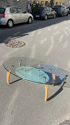 Vanvittigt flot sofa bord i glas, metal og træ.