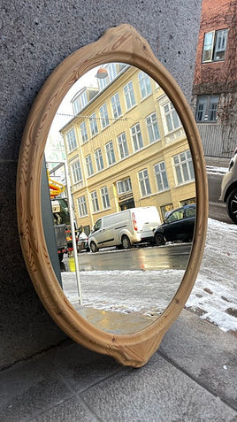 Stort væghængt spejl med fyrretræs ramme
