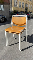 Vintage skole stole i hvidt metal stel