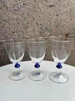 Vin glas med blå prik, rødvins glas og hvidvins glas