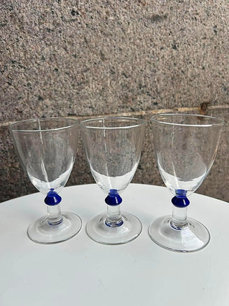 Vin glas med blå prik, rødvins glas og hvidvins glas