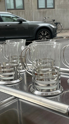 Smukke glas med stål holder