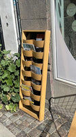 Flot magasin holder i lyst træ