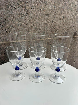 Vin glas med blå prik, rødvins glas og hvidvins glas