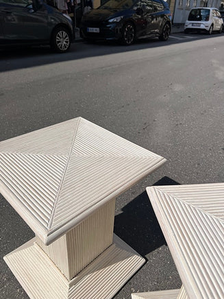 Hvidmalede side bord / bord ben / sofa bord i hvid malet  bambusflet