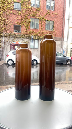 Vaser i brunt glas