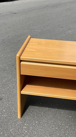 Flot og elegant sengebord af Kaagaard