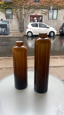 Vaser i brunt glas