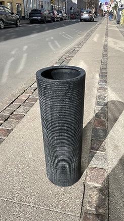 Høj keramik vase med riller