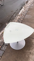 Trekantet sidebord / sofabord i glas