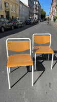 Vintage skole stole i hvidt metal stel