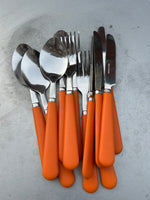Orange retro bestiksæt til 4 personer