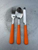 Orange retro bestiksæt til 4 personer