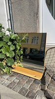 Smukt væg spejl med hylder