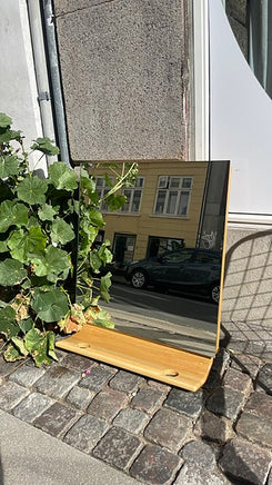 Smukt væg spejl med hylder