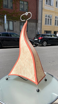 Smuk fransk bord lampe i pap