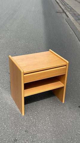 Flot og elegant sengebord af Kaagaard