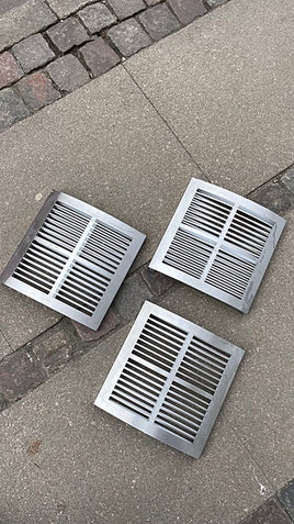 Væghængte cd holdere / reoler i børstet stål