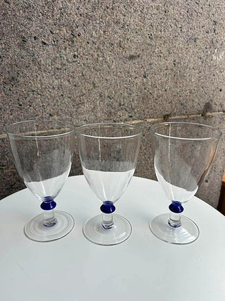 Vin glas med blå prik, rødvins glas og hvidvins glas