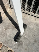 Cascando Standalone stumtjener i børstet aluminium