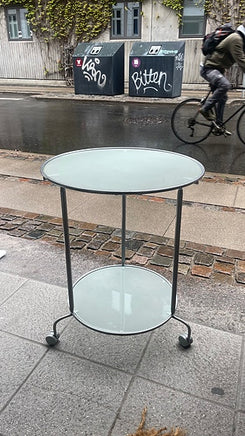 Stilrent vintage rundt ikea sidebord